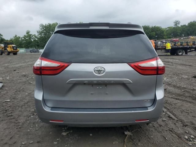 2018 Toyota Sienna XLE