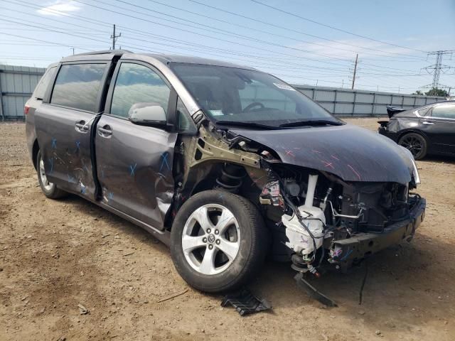 2019 Toyota Sienna LE