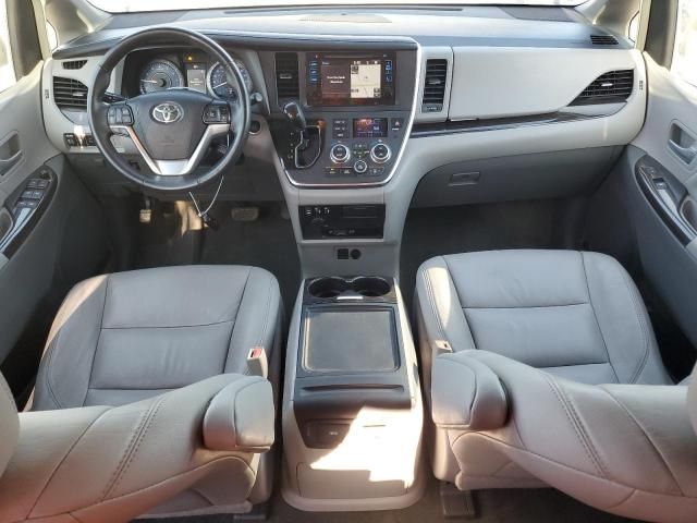 2017 Toyota Sienna XLE