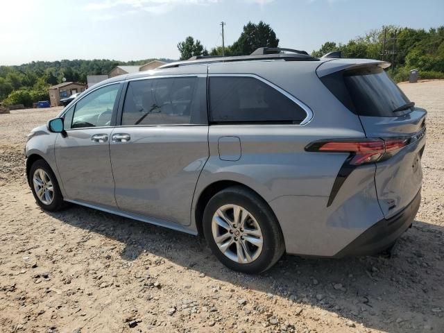 2022 Toyota Sienna XLE