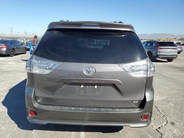 2016 Toyota Sienna SE