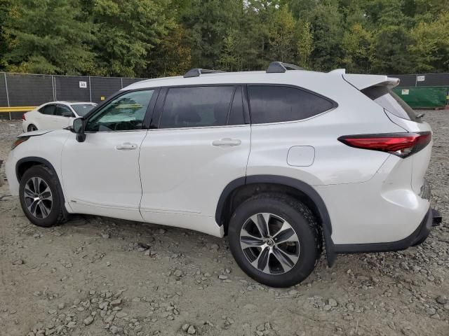 2022 Toyota Highlander Hybrid XLE