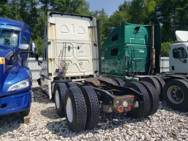 2019 Freightliner Cascadia 126