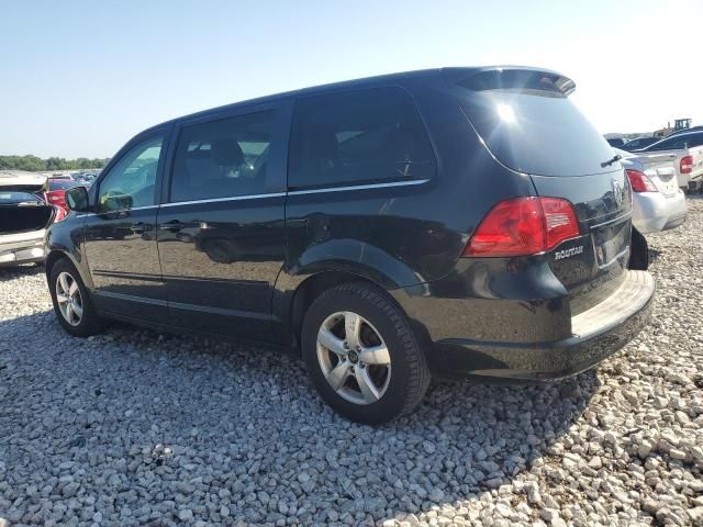 2010 Volkswagen Routan SE