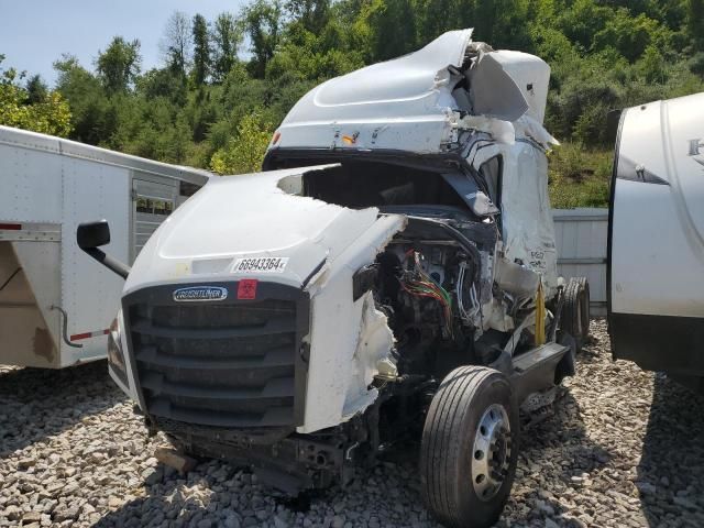 2020 Freightliner Cascadia 126