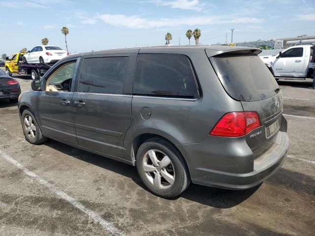 2010 Volkswagen Routan SE