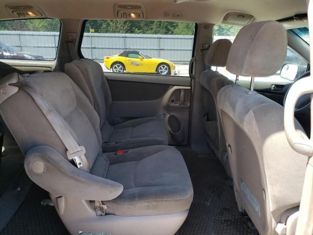 2005 Toyota Sienna CE