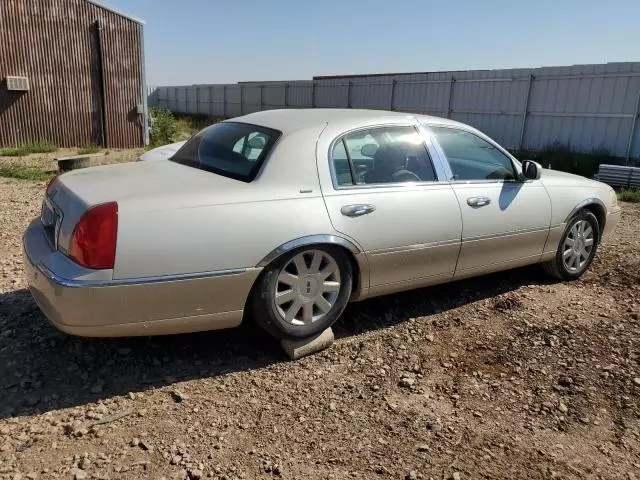 2005 Lincoln Town Car Signature Limited