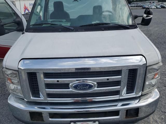 2018 Ford Econoline E450 Super Duty Cutaway Van