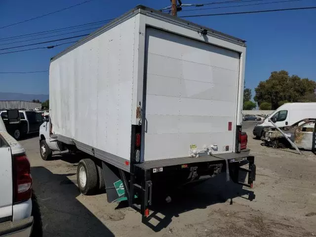 2022 Ford Econoline E450 Super Duty Cutaway Van