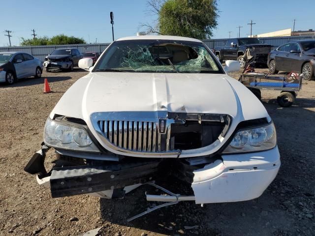 2010 Lincoln Town Car Signature Limited