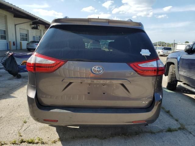 2019 Toyota Sienna XLE