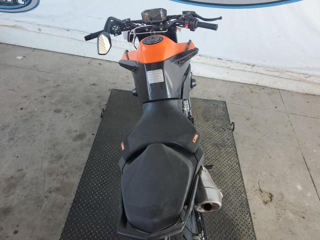 2021 KTM 890 Duke R