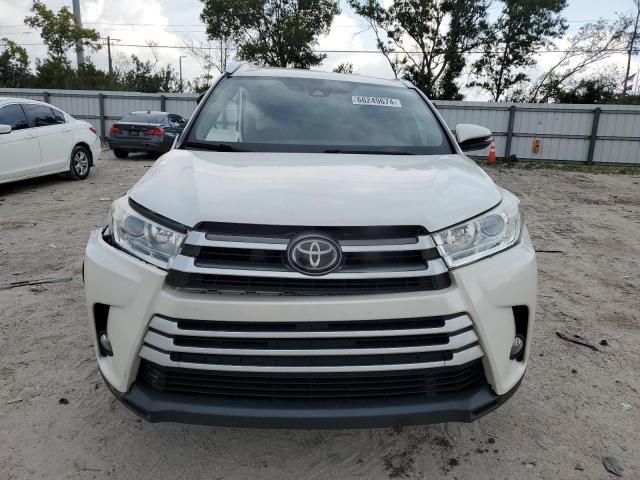 2017 Toyota Highlander SE