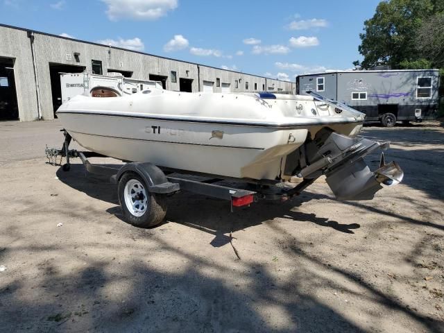 2004 Stingray Boat