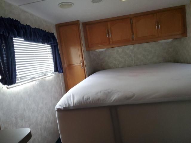 2004 Coachmen 5th Wheel