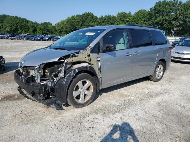 2016 Toyota Sienna LE