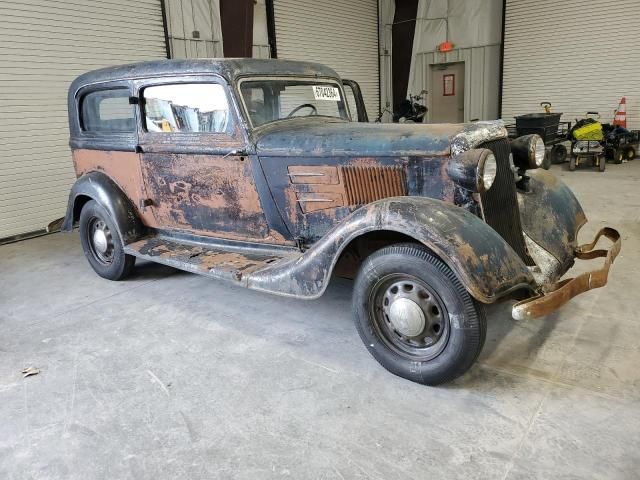 1934 Plymouth Sedan