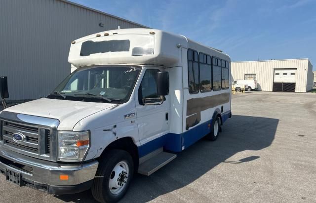 2014 Ford Econoline E350 Super Duty Cutaway Van