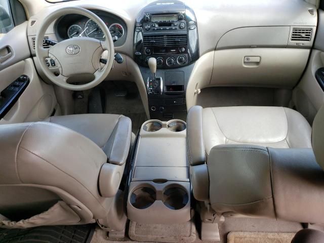 2004 Toyota Sienna CE