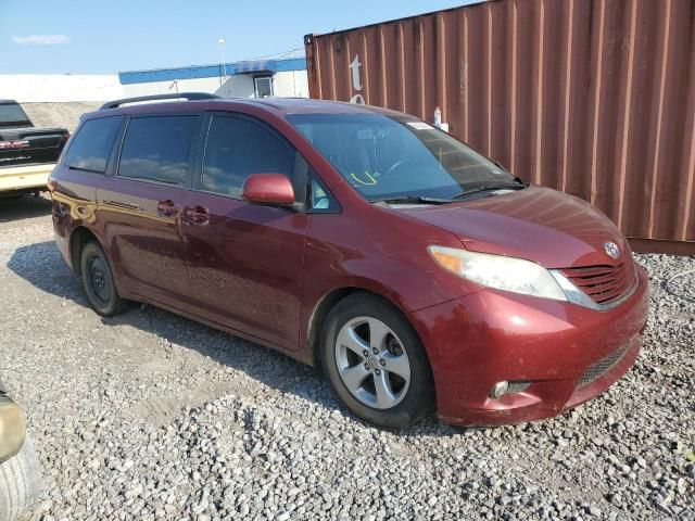 2016 Toyota Sienna LE