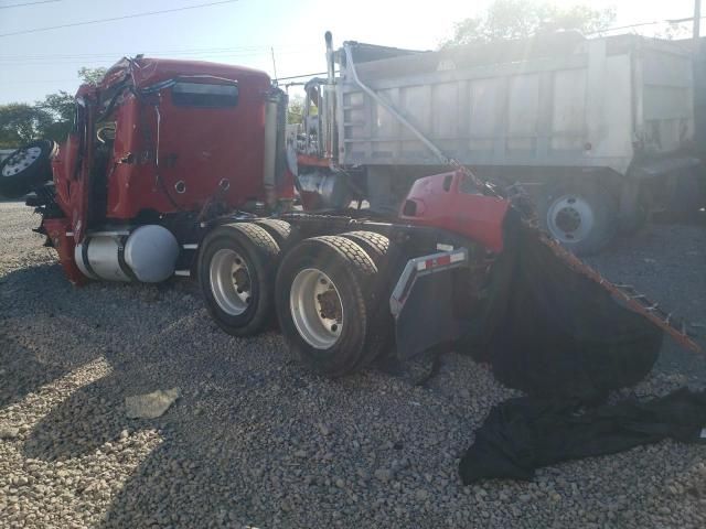 2005 Freightliner Conventional Columbia