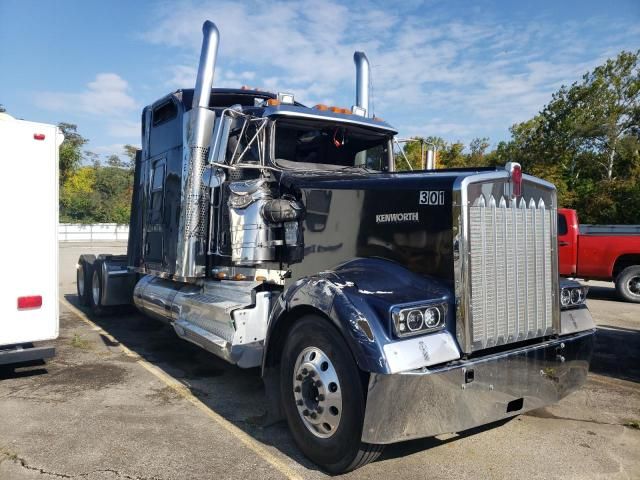 2013 Kenworth Construction W900