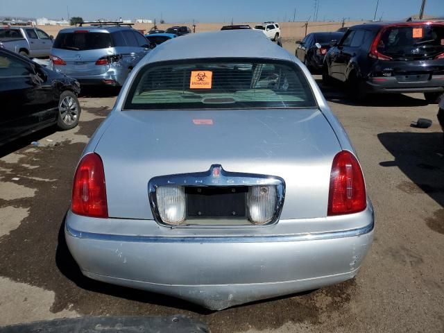 2002 Lincoln Town Car Signature