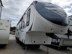 Camiones salvage sin ofertas aún a la venta en subasta: 2013 Forest River 5th Wheel