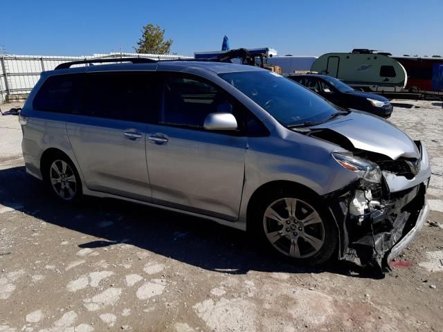 2018 Toyota Sienna SE