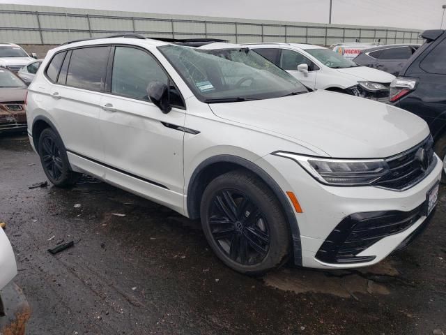 2022 Volkswagen Tiguan SE R-LINE Black