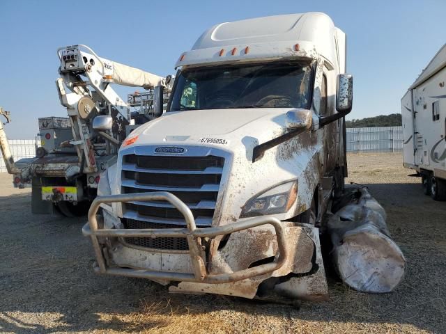 2021 Freightliner Cascadia 126