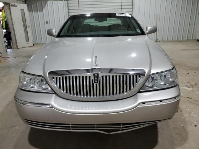 2005 Lincoln Town Car Signature