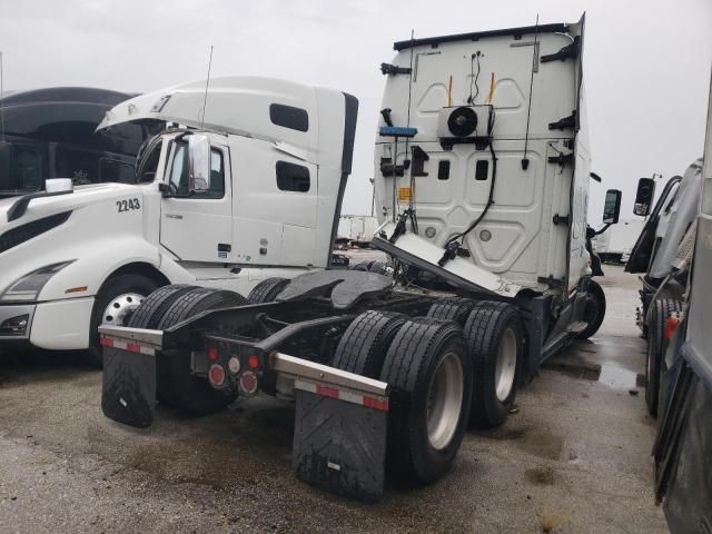 2016 Freightliner Cascadia 125