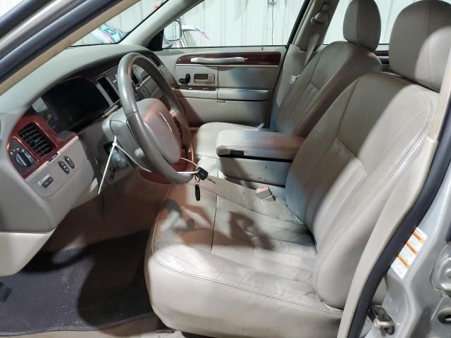 2005 Lincoln Town Car Signature