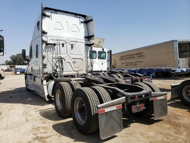 2020 Freightliner Cascadia 126