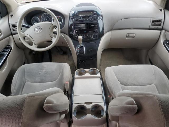 2004 Toyota Sienna CE