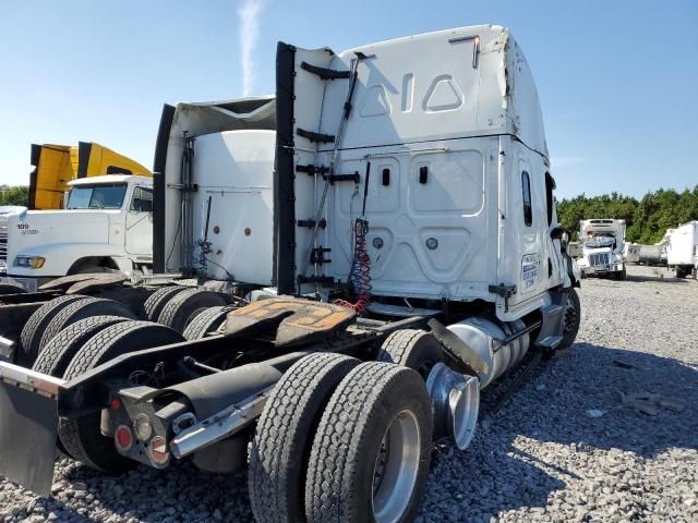 2020 Freightliner Cascadia 126