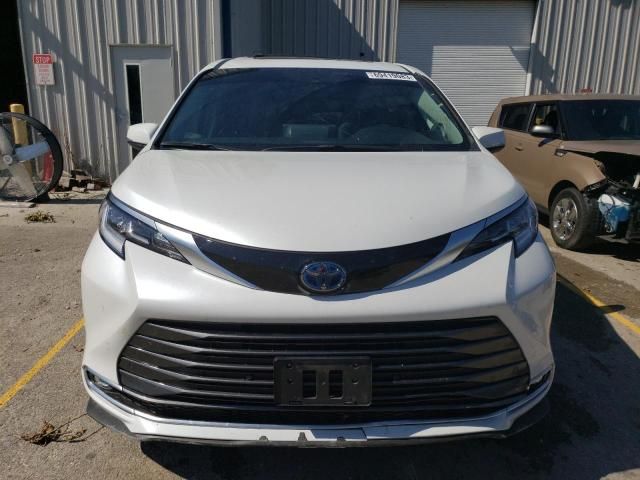 2022 Toyota Sienna Limited