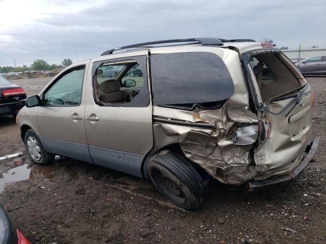 2000 Toyota Sienna LE