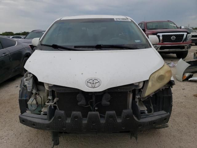 2011 Toyota Sienna LE