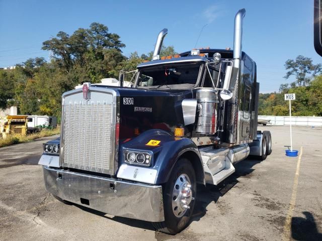 2013 Kenworth Construction W900