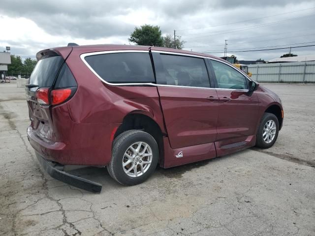 2022 Chrysler Voyager LX