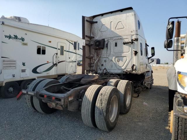 2021 Freightliner Cascadia 126