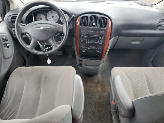 2007 Chrysler Town & Country LX