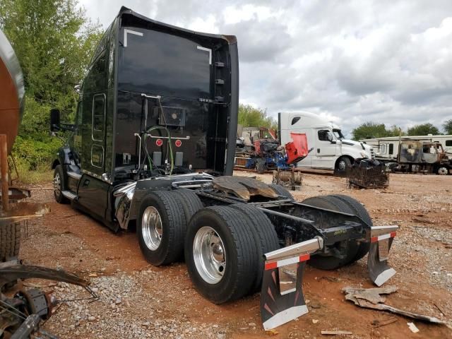 2017 Kenworth Construction T680