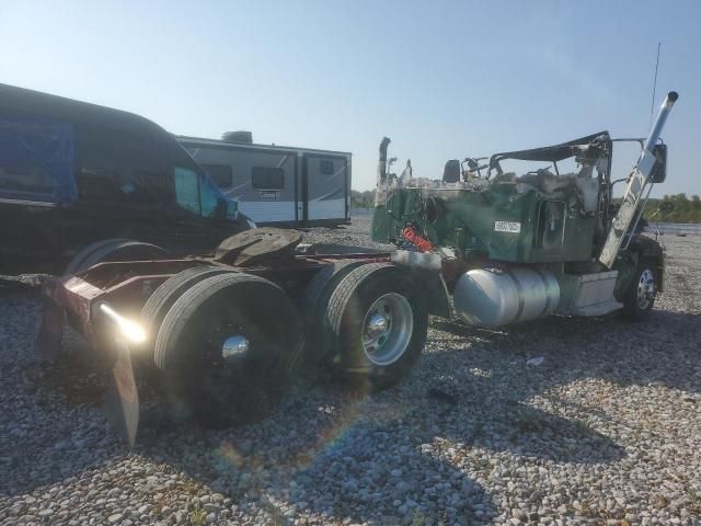 2013 Peterbilt 384