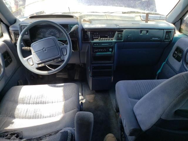 1993 Plymouth Voyager LE