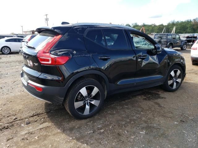 2022 Volvo XC40 T5 Momentum