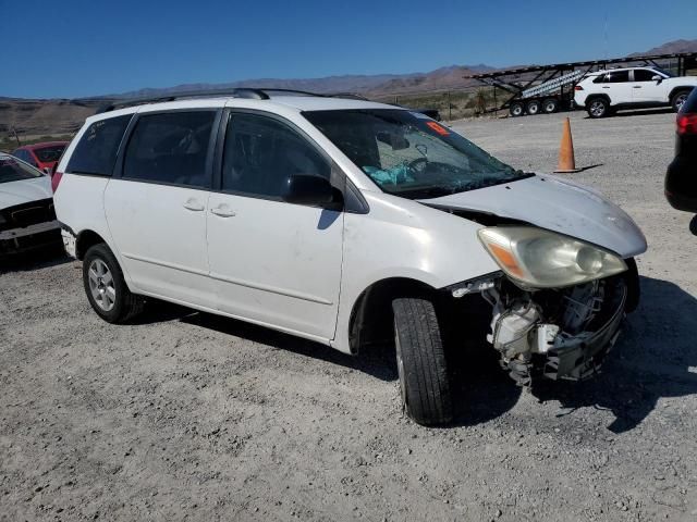 2004 Toyota Sienna CE